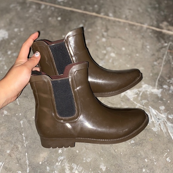 Brown rain boots - Picture 4 of 7